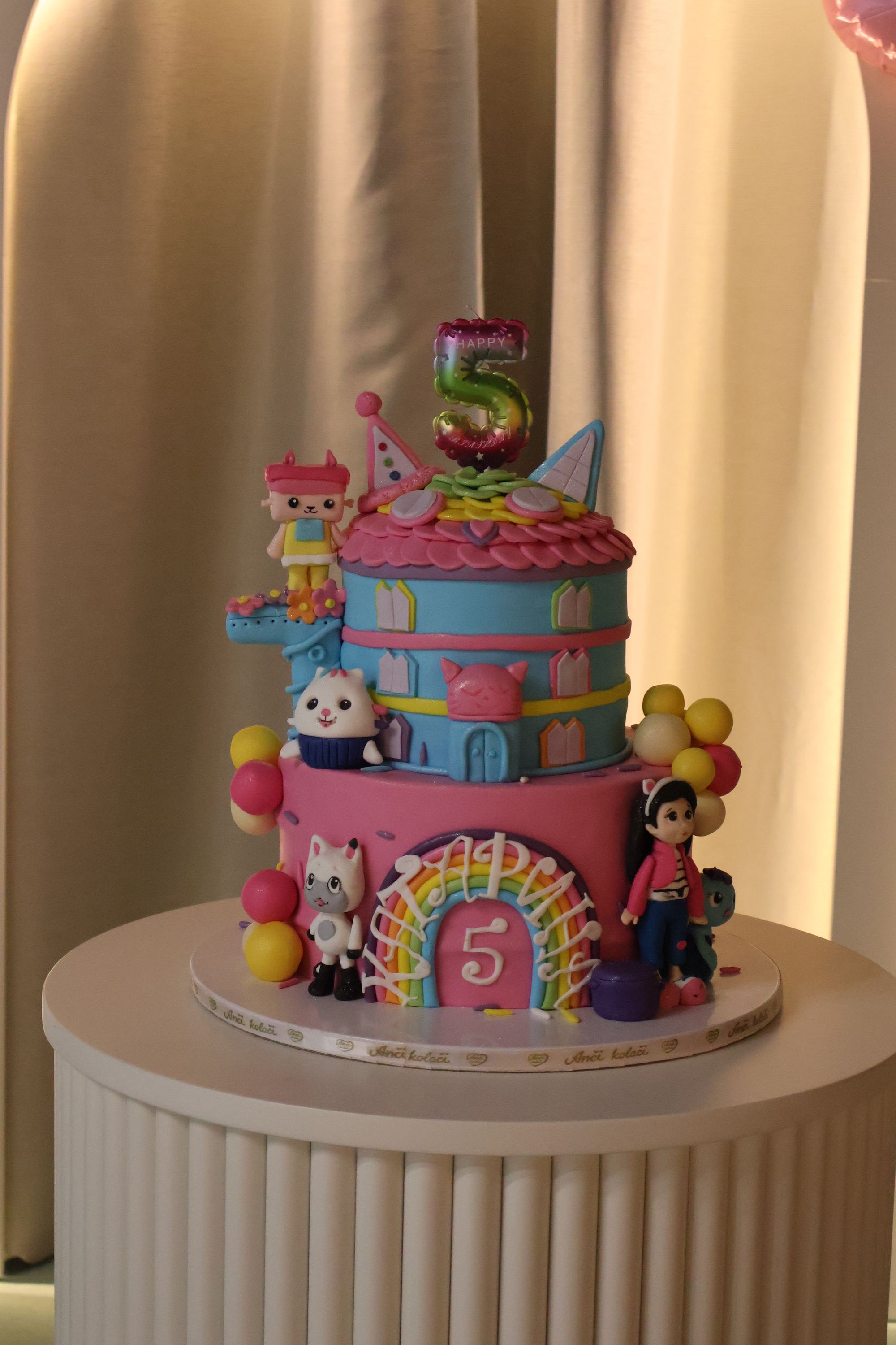 Rođendanska torta na LouLou proslavi